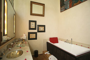 Hotel Rhoul Palace And