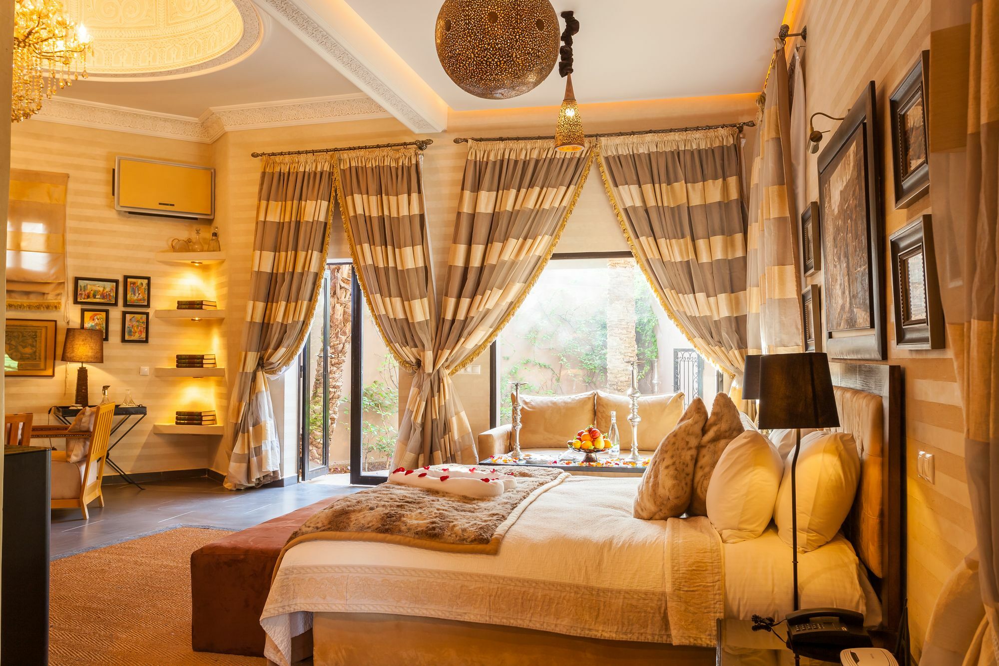 Hotel Rhoul Palace And